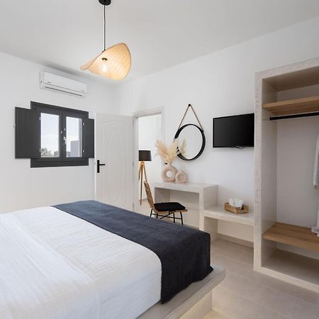 Almira Luxury Suites Perivolos  Exterior photo