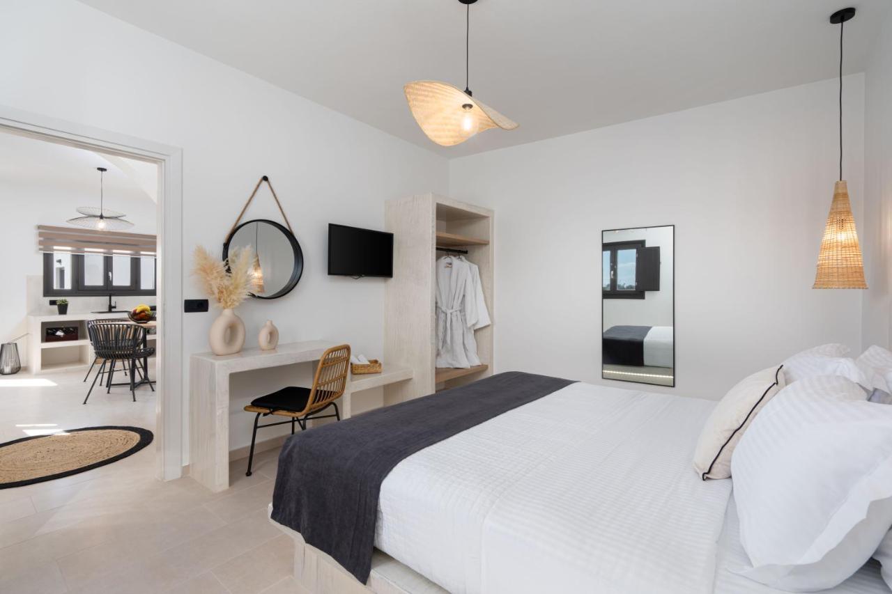 Almira Luxury Suites Perivolos  Exterior photo