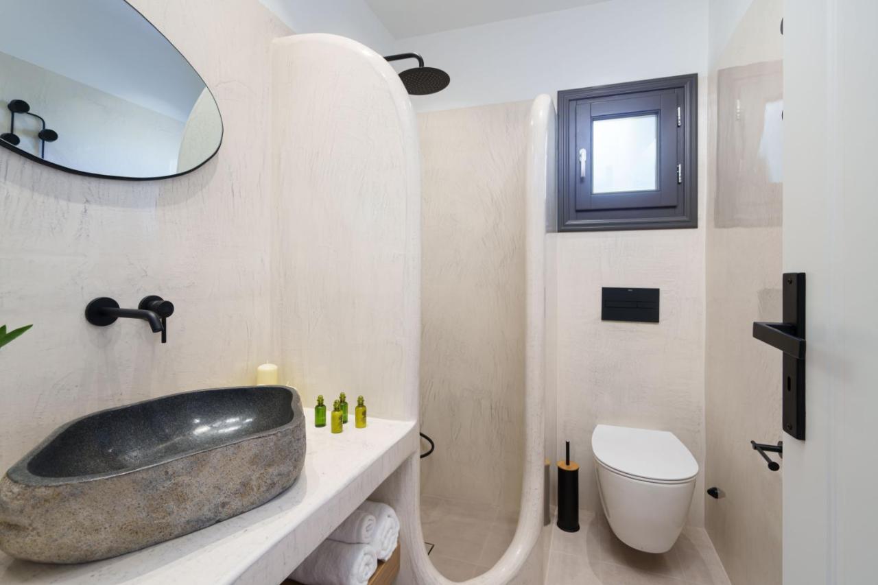 Almira Luxury Suites Perivolos  Exterior photo