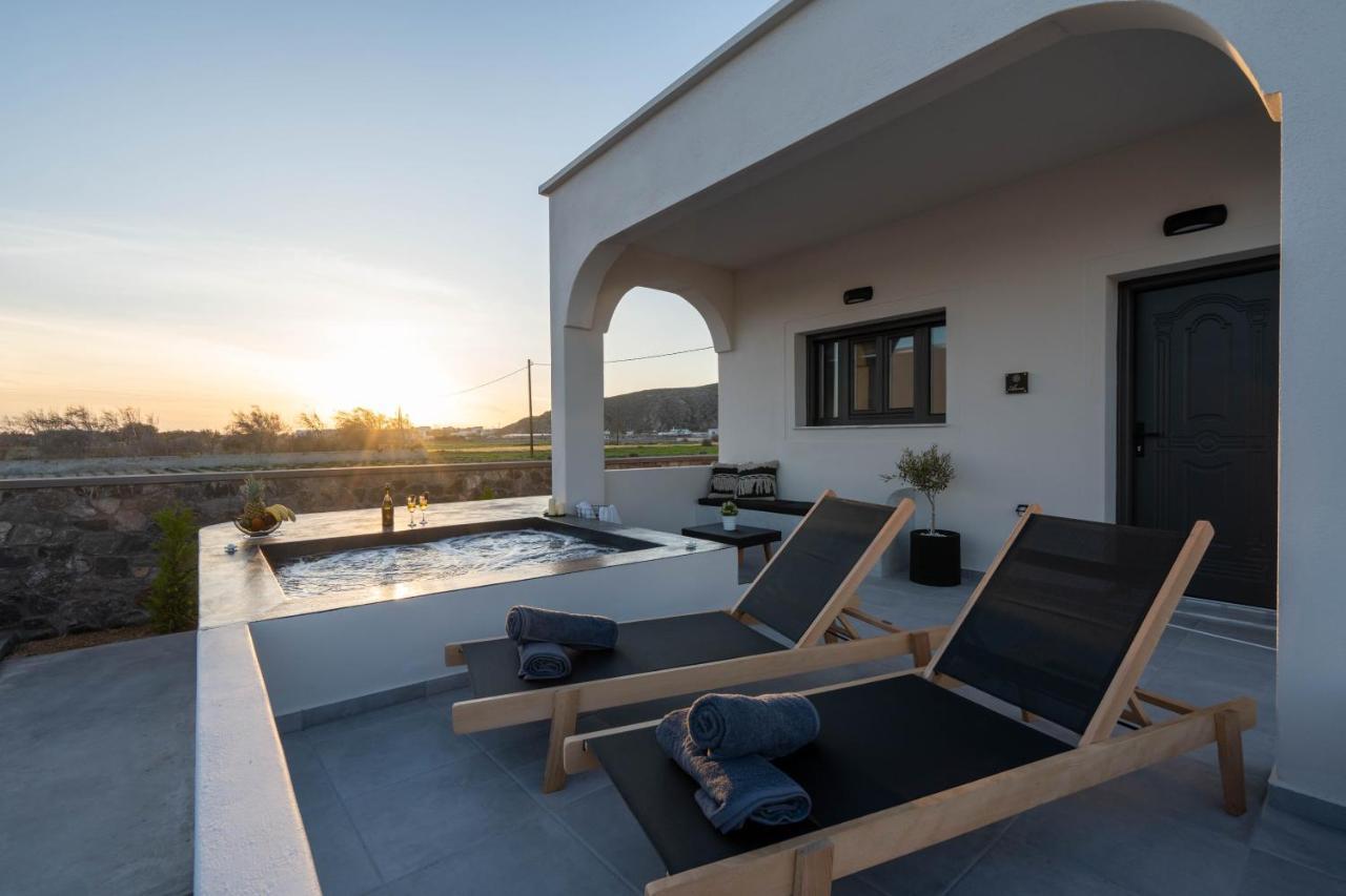 Almira Luxury Suites Perivolos  Exterior photo