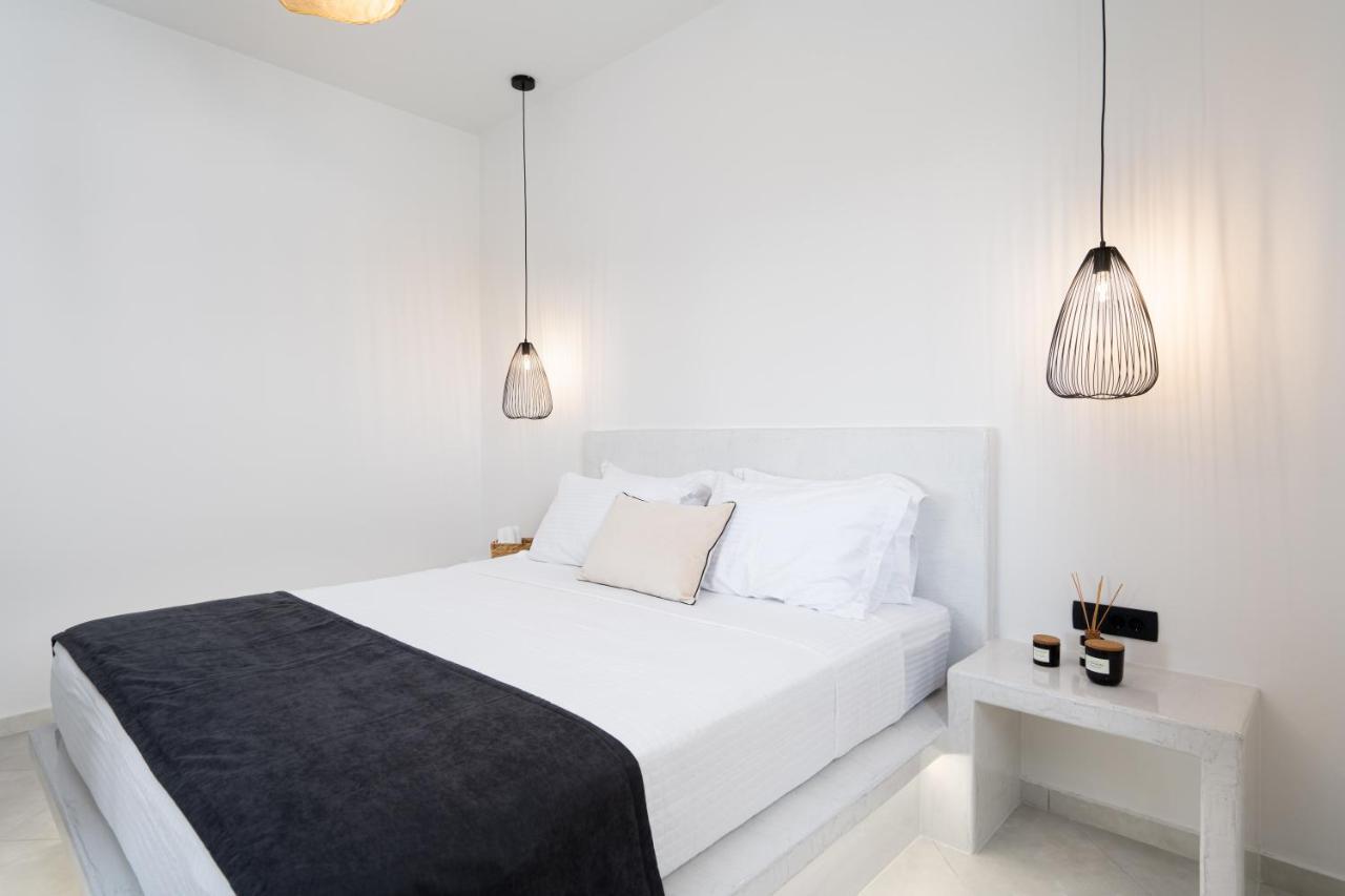 Almira Luxury Suites Perivolos  Exterior photo
