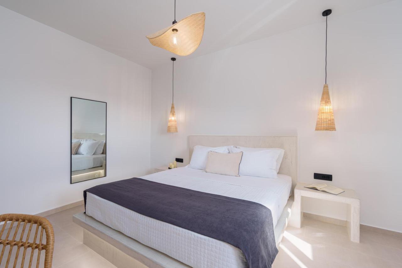 Almira Luxury Suites Perivolos  Exterior photo